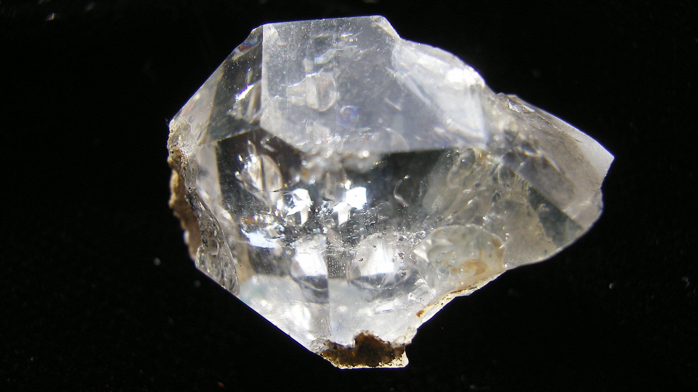 Как выглядит катнеп. Минерал самородок Алмаз. Самородок неограненный Алмаз. Алмаз полезное ископаемое. Алмаз минерал необработанный.